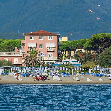 Hotel Happy マリーナ・ディ・ピエトラサンタ エクステリア 写真