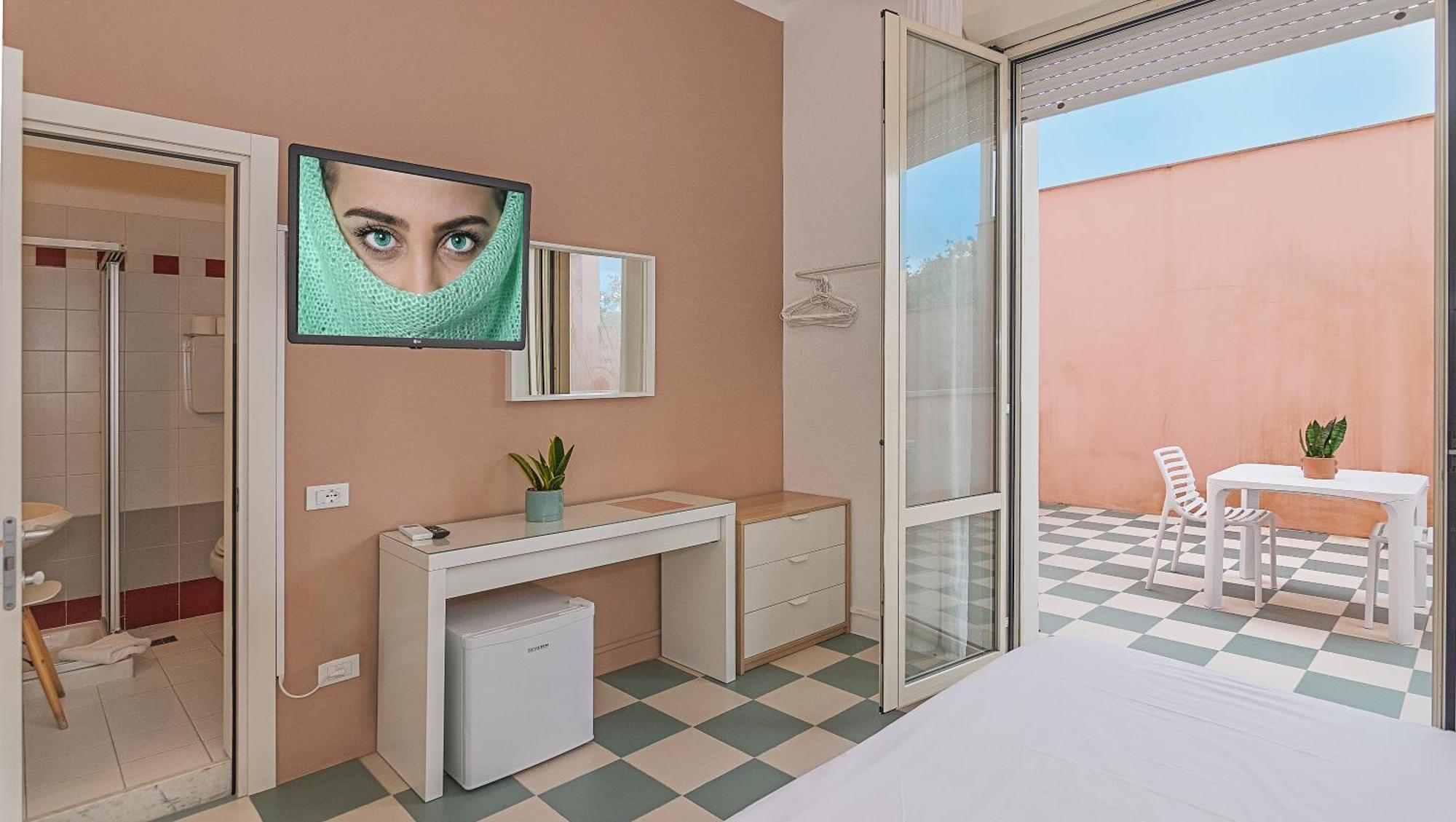 Hotel Happy マリーナ・ディ・ピエトラサンタ エクステリア 写真