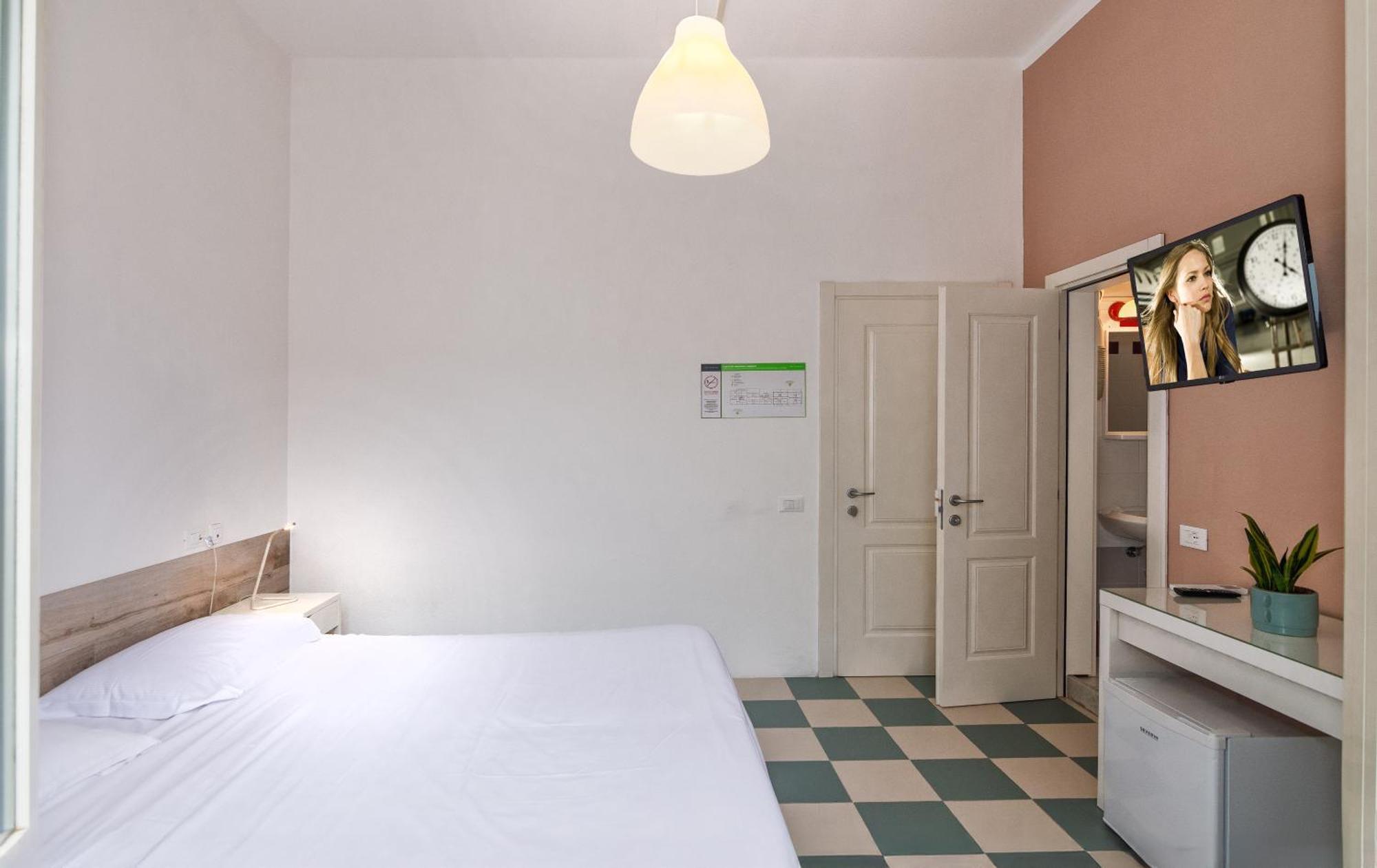 Hotel Happy マリーナ・ディ・ピエトラサンタ エクステリア 写真